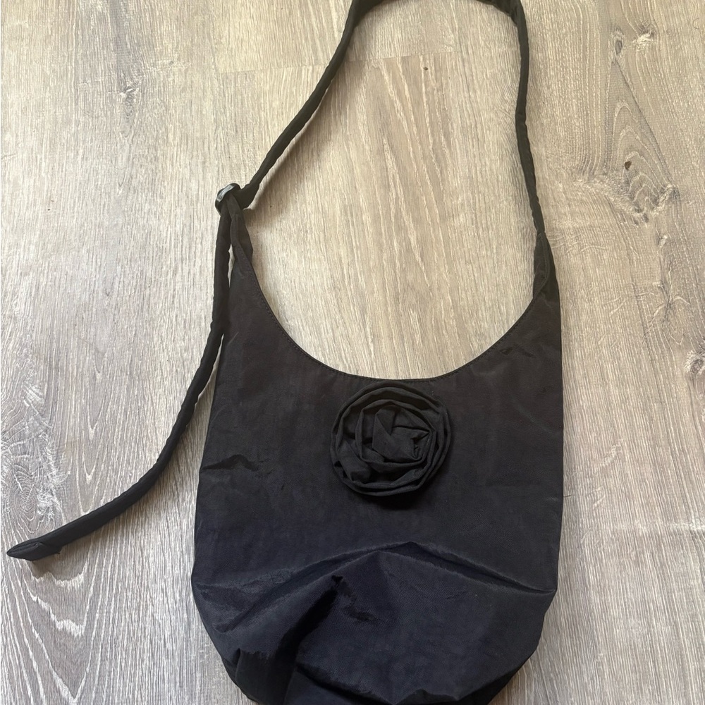 BAGGU Black Shoulder Bag with Rosette Accent